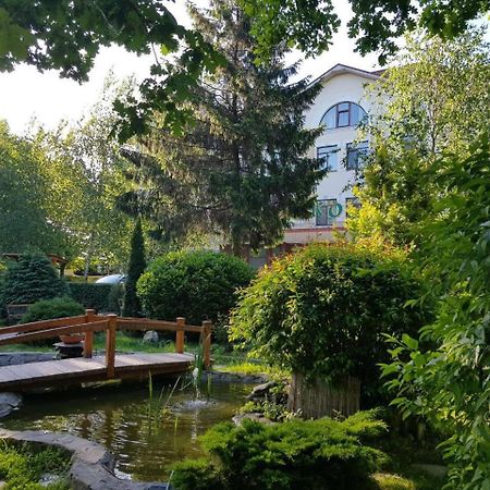 Hotel Helikon Yanoshi Bagian luar foto