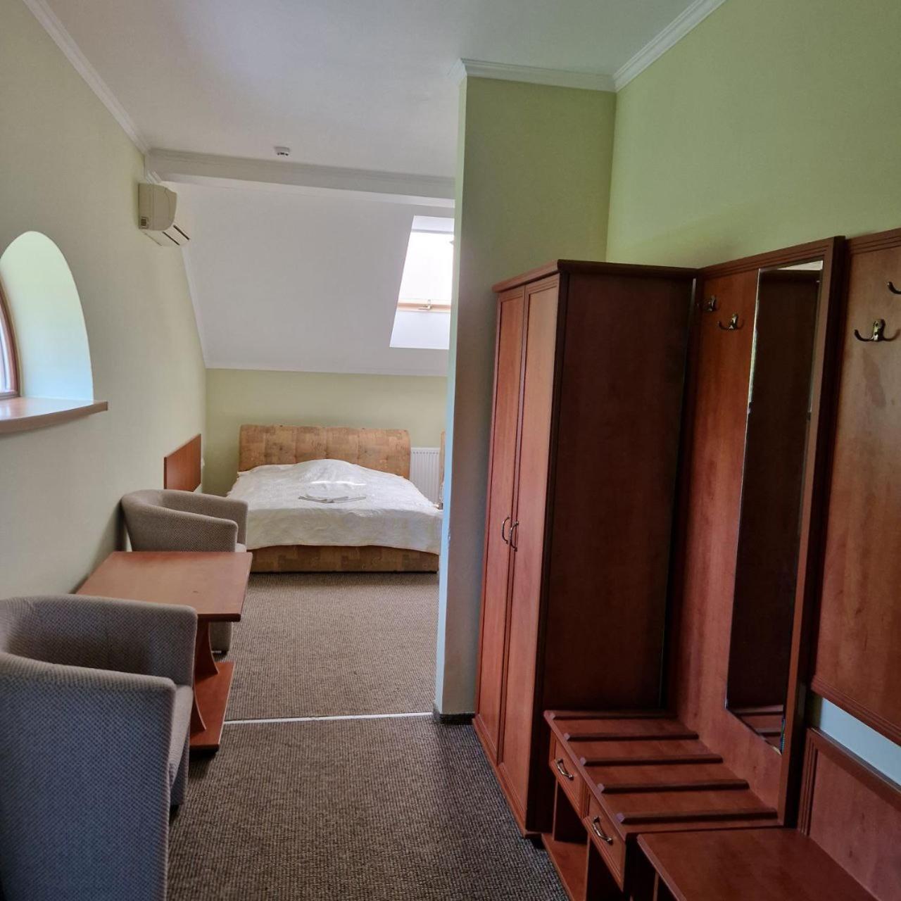 Hotel Helikon Yanoshi Bagian luar foto
