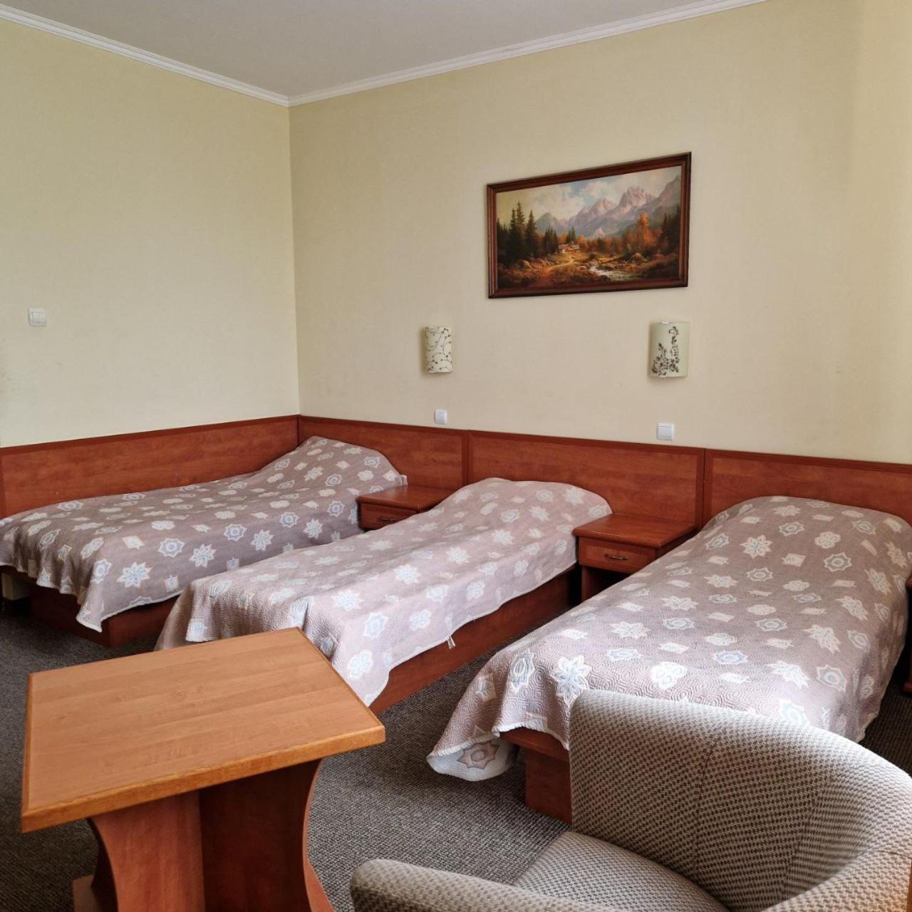 Hotel Helikon Yanoshi Bagian luar foto