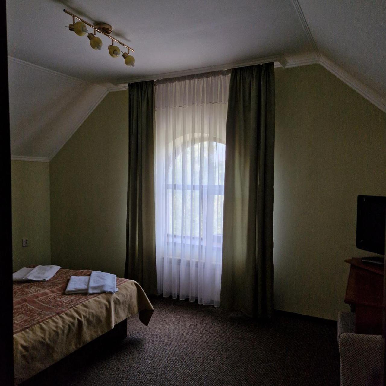 Hotel Helikon Yanoshi Bagian luar foto