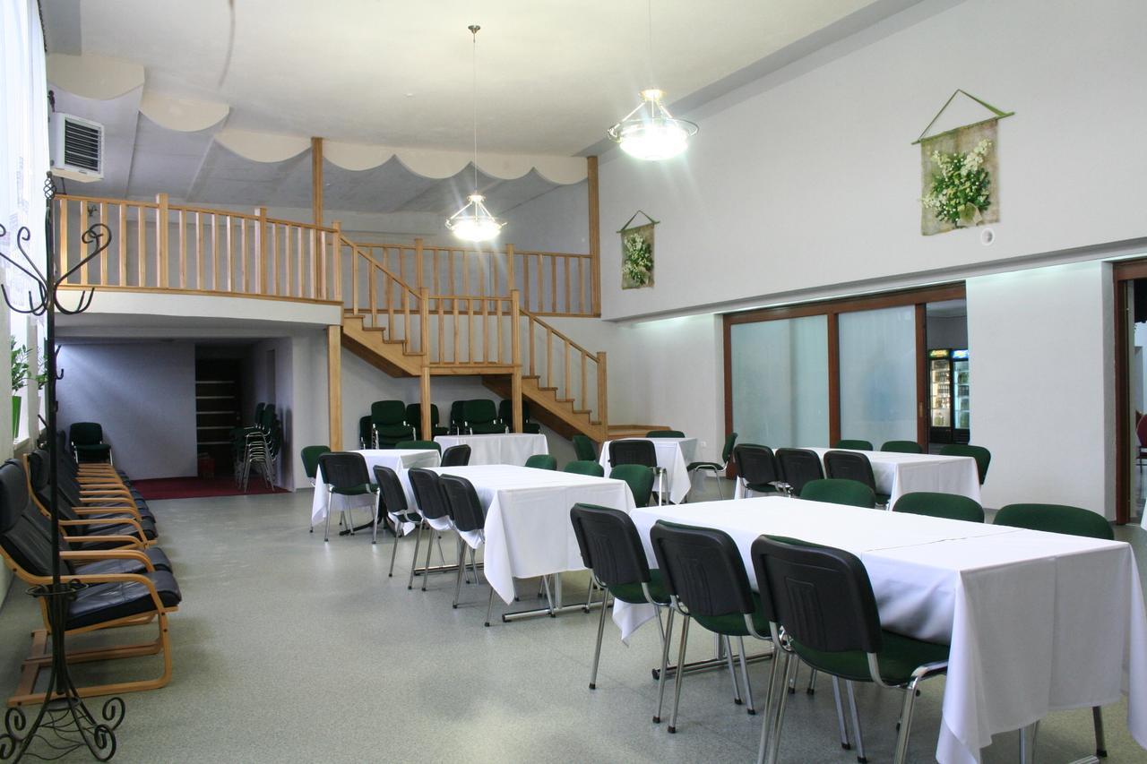 Hotel Helikon Yanoshi Bagian luar foto