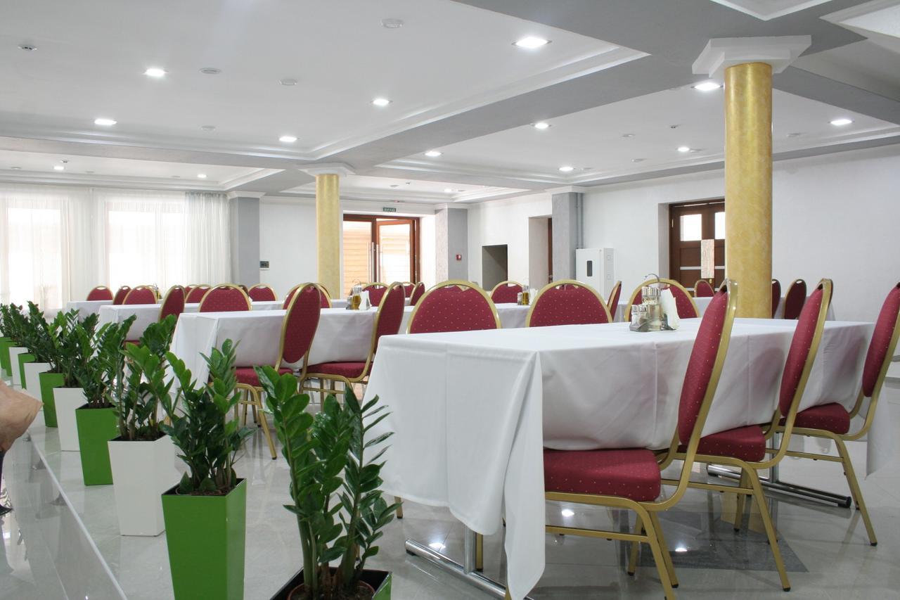 Hotel Helikon Yanoshi Bagian luar foto