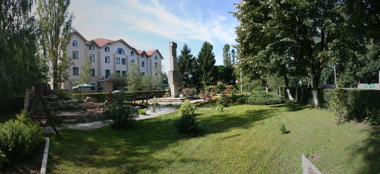 Hotel Helikon Yanoshi Bagian luar foto